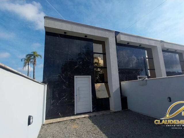 #106 - Casa para Venda em Balneário Barra do Sul - SC