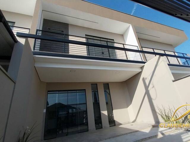 #123 - Casa para Venda em Balneário Barra do Sul - SC