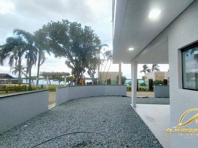 #125 - Casa para Venda em Balneário Barra do Sul - SC